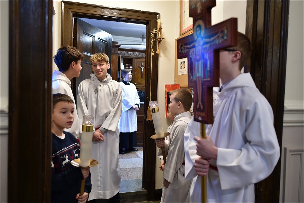 Waiting for Mass to Start